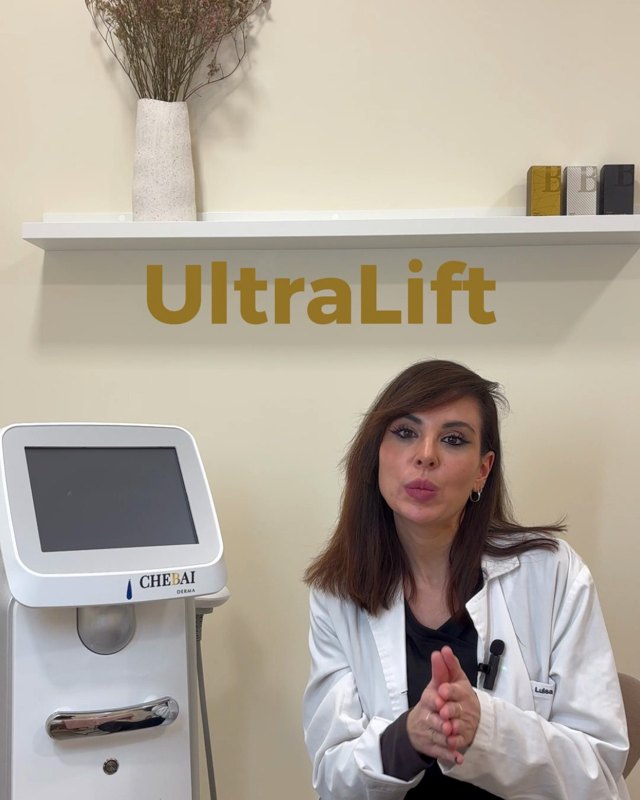 Dra. Luisa Peralta, médico estético, junto al equipo ULTRALIFT